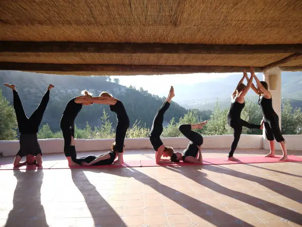 Agni Yoga Là Gì? Khám Phá Ý Nghĩa Và Ứng Dụng Của Yoga Lửa