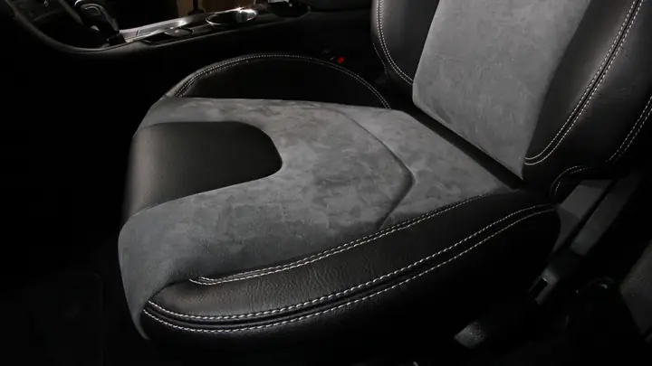 Alcantara Là Gì? Đặc Điểm, Ứng Dụng Và Lý Do Chất Liệu Này Được Xe Sang Ưa Chuộng