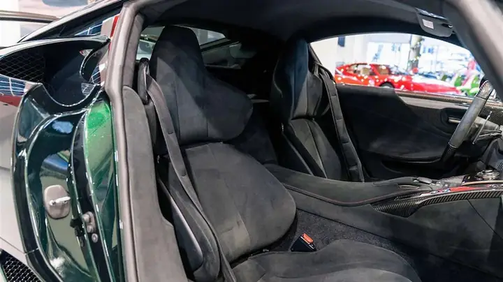 Alcantara Là Gì? Đặc Điểm, Ứng Dụng Và Lý Do Chất Liệu Này Được Xe Sang Ưa Chuộng