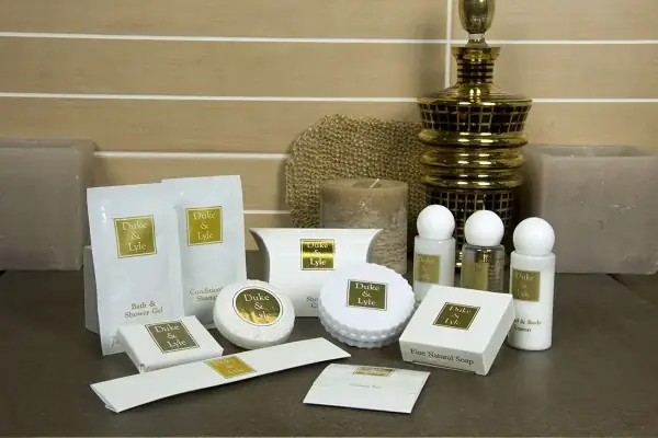 Amenities Khách Sạn Là Gì? Trọn Bộ Đồ Dùng Tiện Ích Đầy Đủ