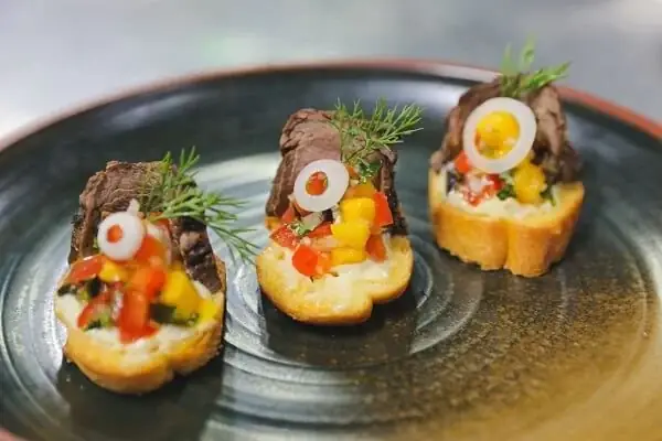 Amuse Bouche Là Gì? Định Nghĩa, Vai Trò Và Sự Khác Biệt So Với Khai Vị Truyền Thống Amuse Bouche Là Gì? Định Nghĩa, Vai Trò Và Sự Khác Biệt So Với Khai Vị Truyền Thống