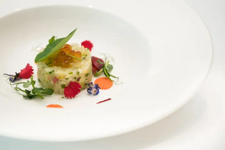 Amuse Bouche Là Gì? Định Nghĩa, Vai Trò Và Sự Khác Biệt So Với Khai Vị Truyền Thống Amuse Bouche Là Gì? Định Nghĩa, Vai Trò Và Sự Khác Biệt So Với Khai Vị Truyền Thống
