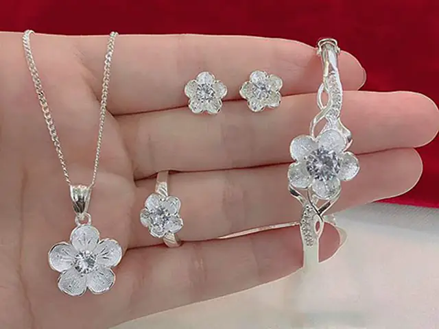 Bạc 925 Là Gì? Thành Phần, Đặc Điểm Và Cách Nhận Biết Bạc 925 Thật Chuẩn Xác