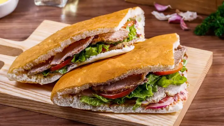 Bánh Mì Panini Là Gì? Nguồn Gốc, Đặc Điểm Và Cách Thưởng Thức Chuẩn Ý