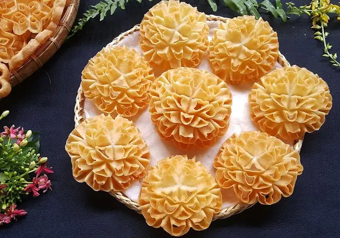 Bánh Nhúng Là Gì? Khám Phá Món Ăn Vặt Tuổi Thơ Thơm Ngon, Giòn Tan