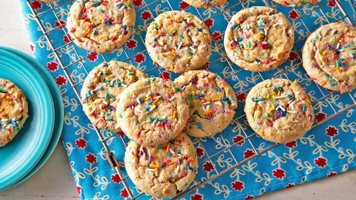 Bánh Quy Là Gì? Định Nghĩa, Lịch Sử Và Sự Khác Biệt Với Cookie & Biscuit