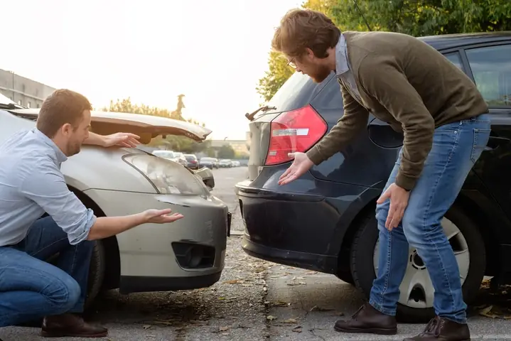 Bảo Hiểm Ô Tô 2 Chiều Là Gì? Quyền Lợi, Điều Kiện Và Cách Chọn Mua