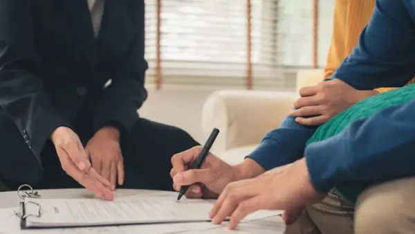 Bancassurance Là Gì? Hợp Tác Ngân Hàng & Bảo Hiểm, Lợi Ích Và Lưu Ý