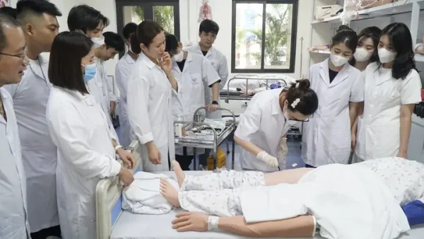 Bệnh Coats Là Gì? Nguyên Nhân, Triệu Chứng, Chẩn Đoán Và Điều Trị