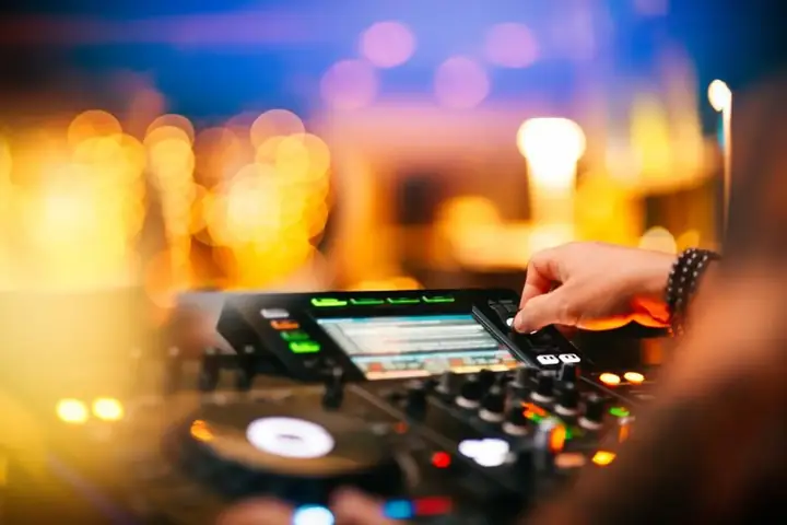 BGM Music Là Gì? Khái Niệm, Vai Trò Và Ứng Dụng Thực Tế Của Nhạc Nền