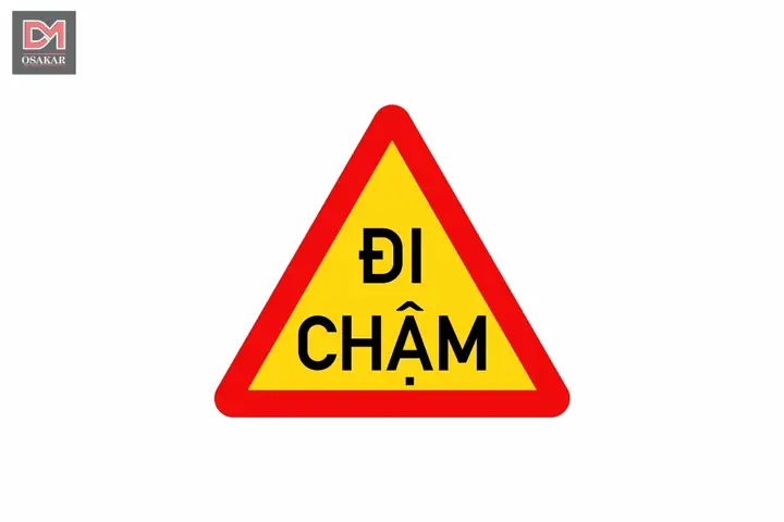 Biển Báo Đi Chậm Là Gì? Ý Nghĩa, Ký Hiệu Và Quy Định Cần Biết Biển Báo Đi Chậm Là Gì? Ý Nghĩa, Ký Hiệu Và Quy Định Cần Biết