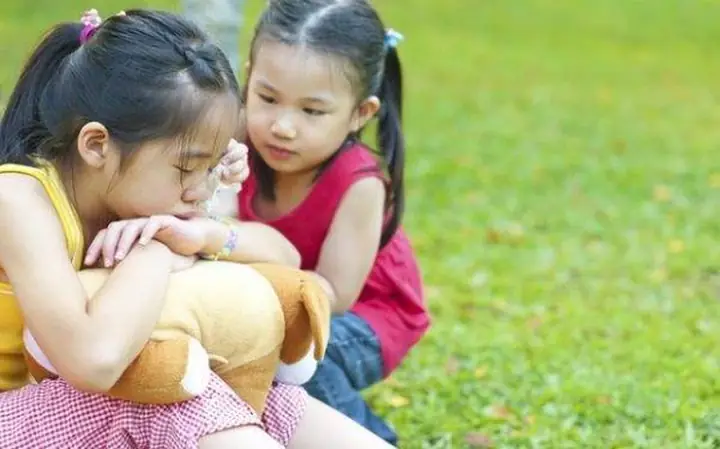 Biết Quan Tâm Đến Người Khác Là Gì? Dấu Hiệu Nhận Biết & Cách Thể Hiện Tình Cảm Chân Thành