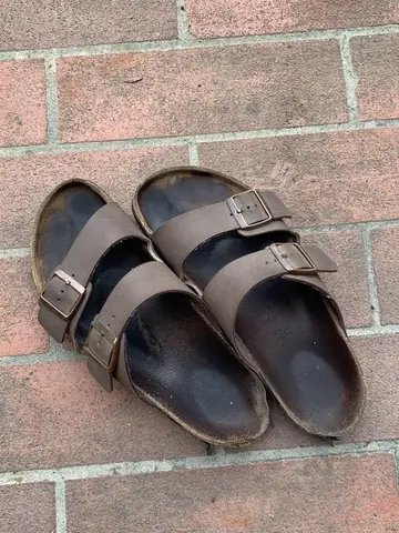 Birkenstock Là Gì? Khám Phá Lịch Sử, Đặc Điểm Và Sức Hút Của Thương Hiệu Giày Dép Đức