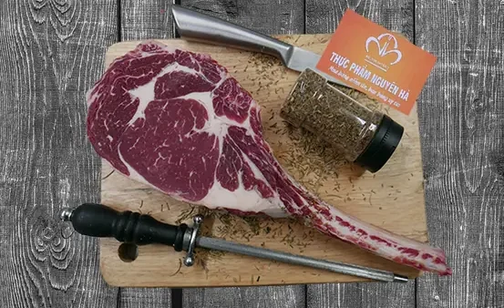 Bò Tomahawk Là Gì? Khám Phá Miếng Thịt Bò Độc Đáo & Cách Chế Biến Chuẩn Nhà Hàng