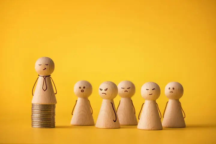 Boastful Là Gì? Ý Nghĩa, Cách Dùng Và Phân Biệt Với Các Từ Tương Tự