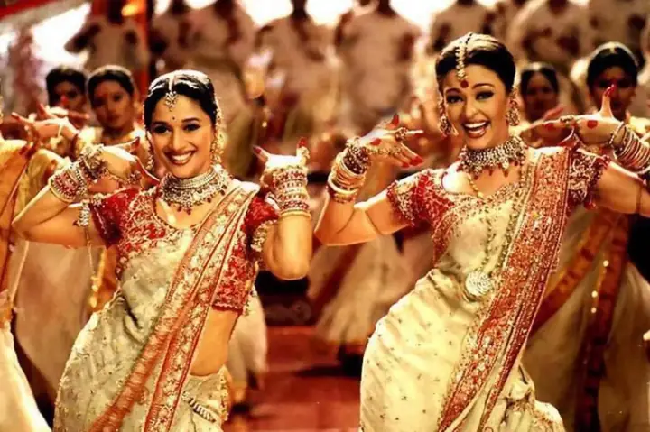 Bollywood Nghĩa Là Gì? Nguồn Gốc, Đặc Điểm Và Sự Khác Biệt Với Hollywood