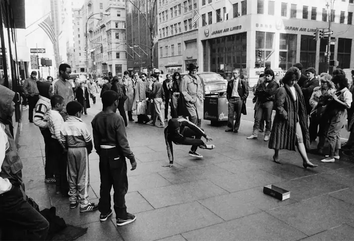 Breakdancing Là Gì? Nguồn Gốc, Các Động Tác Và Sự Phát Triển Của Điệu Nhảy Đường Phố