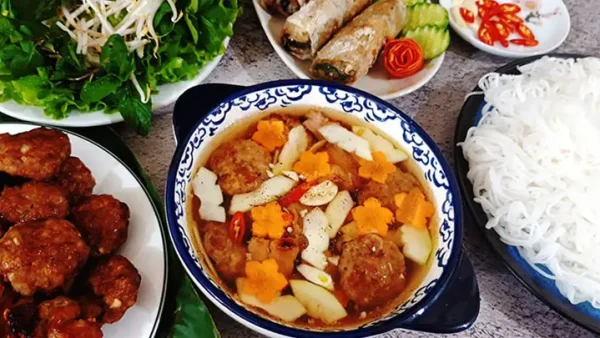 Bún Chả Là Gì? Nguồn Gốc, Đặc Điểm Và Cách Thưởng Thức Chuẩn Vị Hà Nội