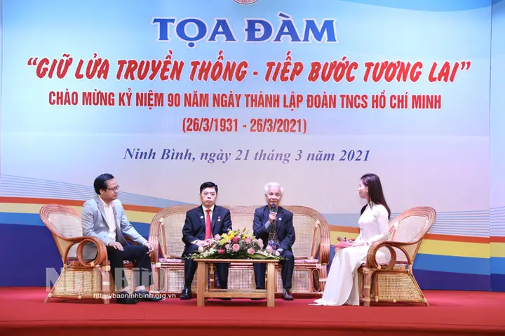Tọa Đàm Là Gì? Hướng Dẫn Chi Tiết Từ A-Z Cho Người Tổ Chức Và Tham Dự