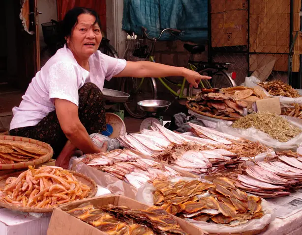 Buôn Thất Nghiệp Lãi Quan Viên: Giải Mã Ý Nghĩa, Nguồn Gốc Và Biểu Hiện Thực Tế