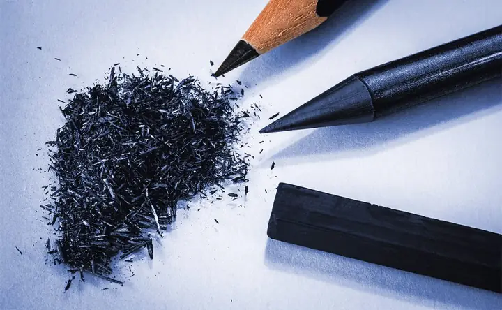 Bút Chì Than Là Gì? Khám Phá Cấu Tạo, Công Dụng Và Sự Khác Biệt Với Chì Graphite