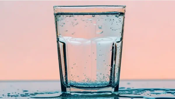 Carbonated Water Là Gì? Phân Biệt Các Loại Nước Có Ga Phổ Biến