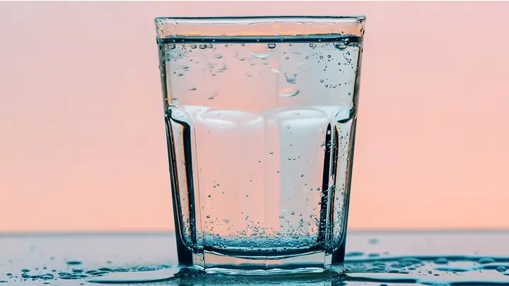 Carbonated Water Là Gì? Phân Biệt Các Loại Nước Có Ga Phổ Biến