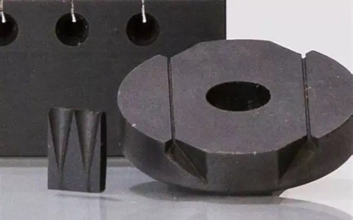 Carborundum Là Gì? Tìm Hiểu Về Cacbua Silic Và Ứng Dụng Thực Tế