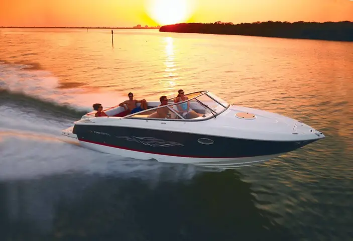 Catamaran Là Gì? Khám Phá Du Thuyền Hai Thân Hiện Đại