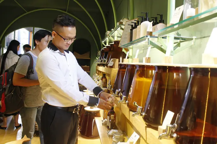 Chai Refill Là Gì? Hướng Dẫn Từ A-Z Lợi Ích & Cách Sử Dụng Thông Minh